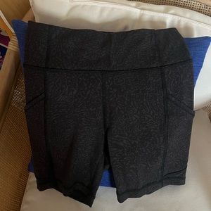Lululemon wunder train biker shorts with pockets